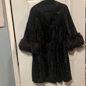 Crushed velvet with fur cuffs